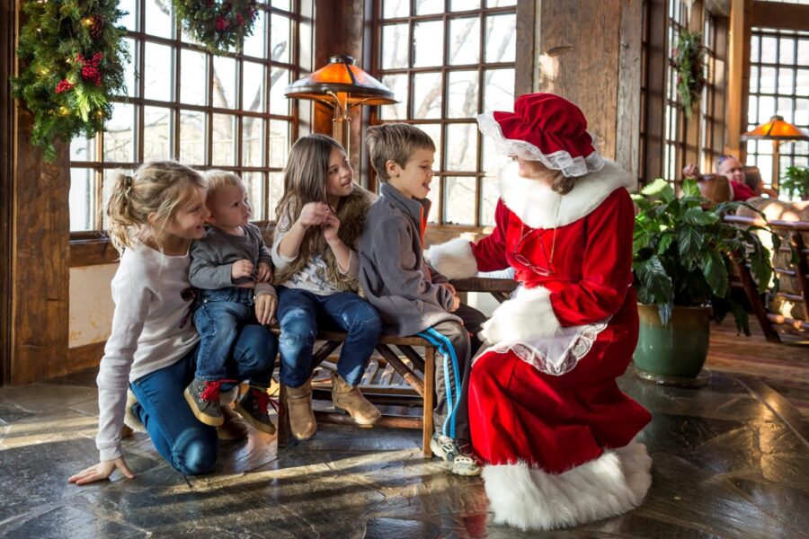 Mrs.-Clause-and-kids-1536x1024